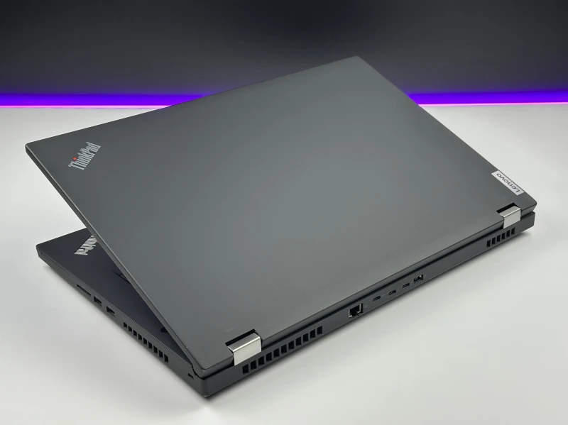 Lenovo ThinkPad P17 Gen 1 - procesor i7-10850H, ekran 17.3", Quadro RTX 3000. Stacja robocza z klawiaturą US, 4 slotami RAM i obsługą dysków M.2.