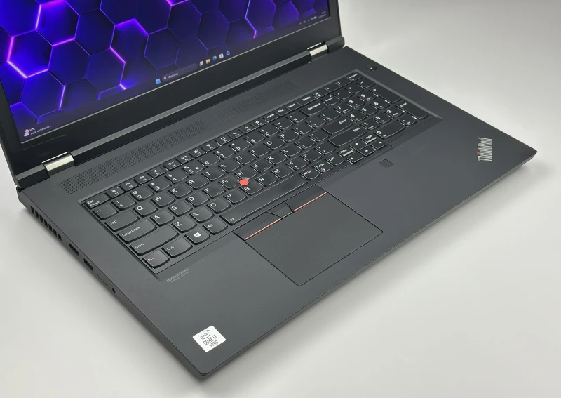 Lenovo ThinkPad P17 Gen 1 - procesor i7-10850H, ekran 17.3", Quadro RTX 3000. Stacja robocza z klawiaturą US, 4 slotami RAM i obsługą dysków M.2.