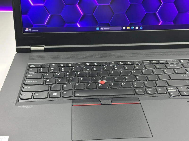Lenovo ThinkPad P17 Gen 1 - procesor i7-10850H, ekran 17.3", Quadro RTX 3000. Stacja robocza z klawiaturą US, 4 slotami RAM i obsługą dysków M.2.