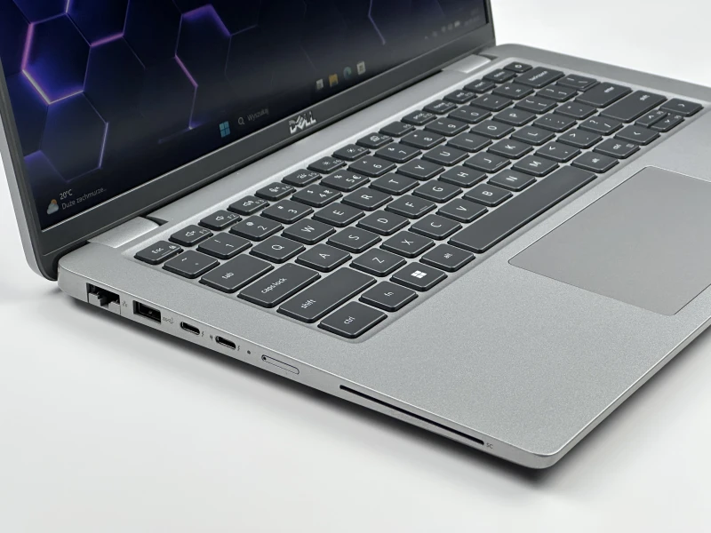 Dell Latitude 5440 z procesorem i5-1335U, ekranem 14" FHD, modemem LTE i grafiką Intel Iris Xe. Laptop biznesowy z klawiaturą US i Thunderbolt 4.