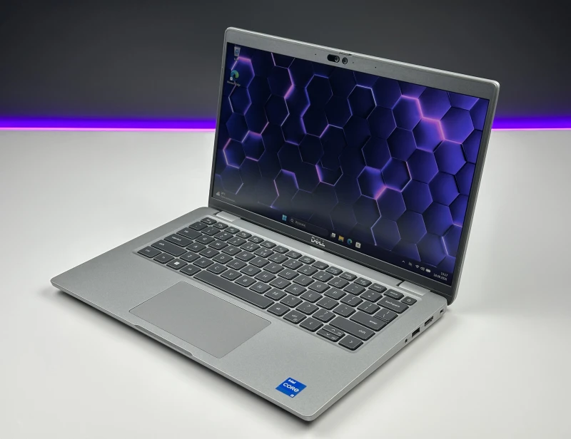 Dell Latitude 5440 z procesorem i5-1335U, ekranem 14" FHD, modemem LTE i grafiką Intel Iris Xe. Laptop biznesowy z klawiaturą US i Thunderbolt 4.