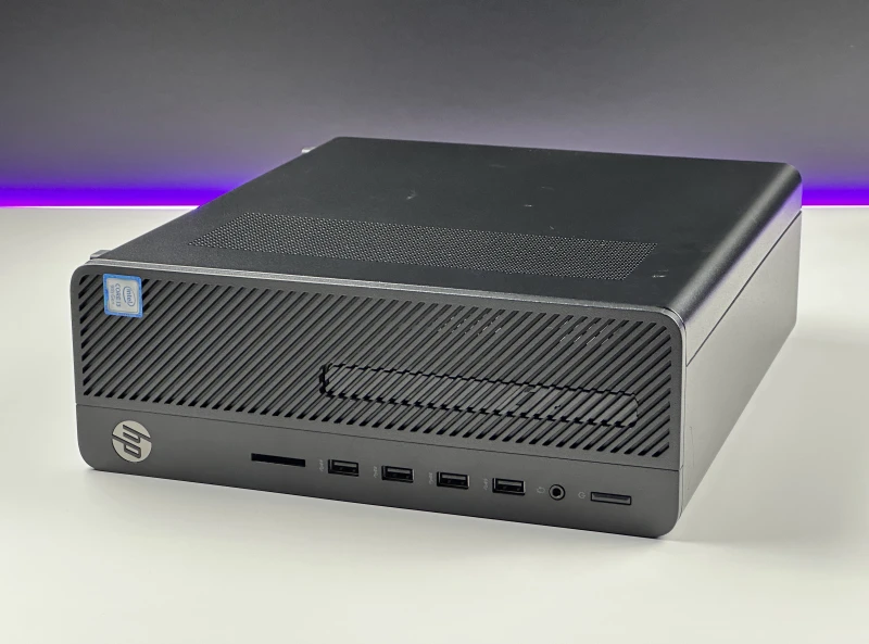 HP 290 G2 SFF z procesorem i3-9100 i Intel UHD Graphics 630. Kompaktowy komputer biurowy z HDMI, VGA i możliwością rozbudowy podzespołów.