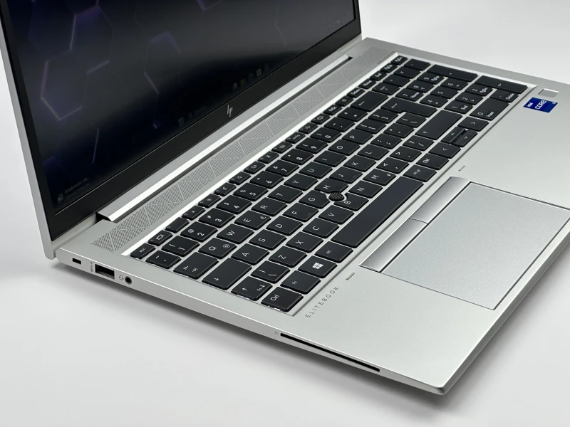 HP EliteBook 850 G8 – i7-1185G7 i matryca 15.6". Biznesowy laptop klasy premium do pracy biurowej, mobilnej i codziennych zadań. Solidna wydajność.