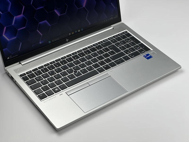 HP EliteBook 850 G8 – i7-1185G7 i matryca 15.6". Biznesowy laptop klasy premium do pracy biurowej, mobilnej i codziennych zadań. Solidna wydajność.