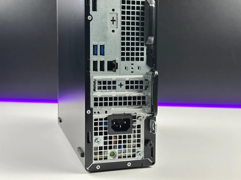 Dell OptiPlex 3000 SFF z procesorem i5-12500 i Intel UHD Graphics 770. Komputer biznesowy z obsługą TPM 2.0 i szerokim zestawem złączy.