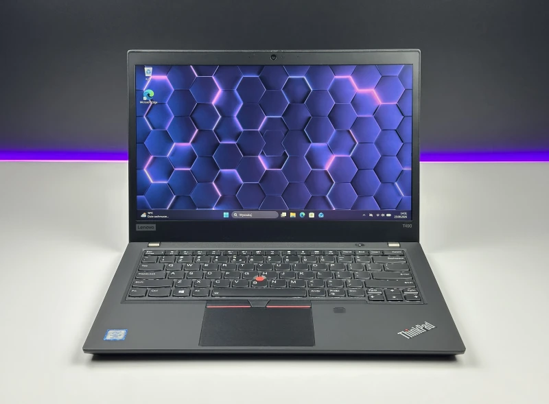 Lenovo ThinkPad T490 z procesorem i5-8365U, ekranem 14" FHD i Intel UHD Graphics 620. Laptop biznesowy z klawiaturą US i złączem Thunderbolt 3.