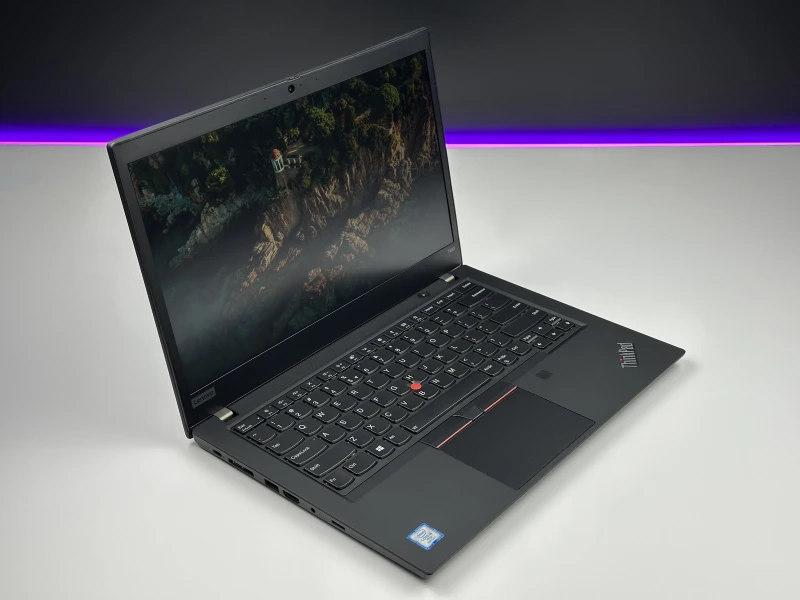 Lenovo ThinkPad T490 z procesorem i5-8365U, ekranem 14" FHD i Intel UHD Graphics 620. Laptop biznesowy z klawiaturą US i złączem Thunderbolt 3.