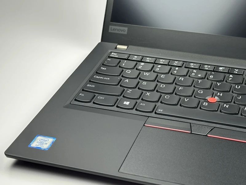 Lenovo ThinkPad T490 z procesorem i5-8365U, ekranem 14" FHD i Intel UHD Graphics 620. Laptop biznesowy z klawiaturą US i złączem Thunderbolt 3.