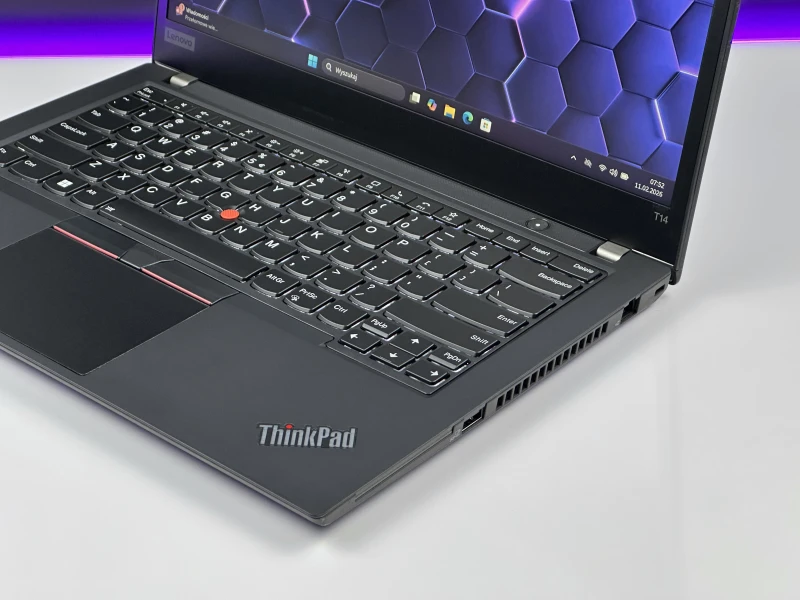 Lenovo ThinkPad T14 Gen 1 z procesorem i5-10310U, ekranem 14" i Intel UHD Graphics. Laptop biznesowy z klawiaturą US i złączem Thunderbolt 3.