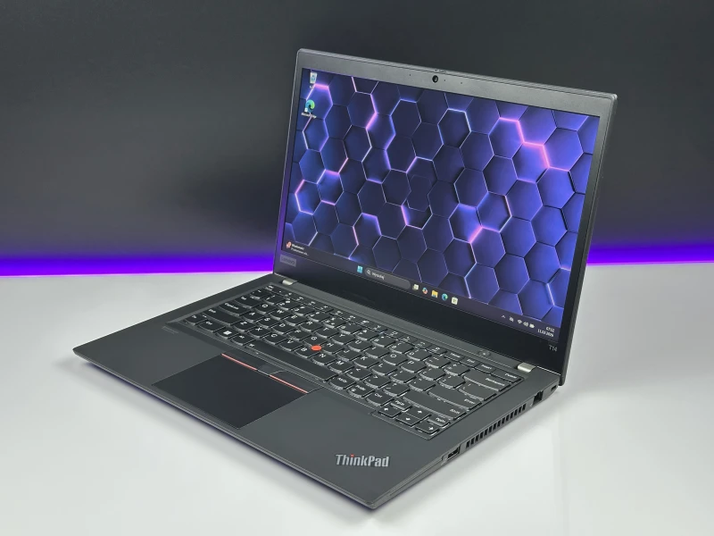 Lenovo ThinkPad T14 Gen 1 z procesorem i5-10310U, ekranem 14" i Intel UHD Graphics. Laptop biznesowy z klawiaturą US i złączem Thunderbolt 3.
