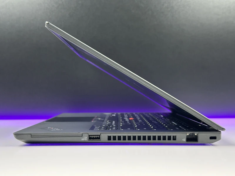 Lenovo ThinkPad T14 Gen 1 z procesorem i5-10310U, ekranem 14" i Intel UHD Graphics. Laptop biznesowy z klawiaturą US i złączem Thunderbolt 3.