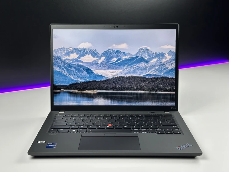 Lenovo ThinkPad P14s Gen 3 z procesorem i7-1270P, ekranem 14" i NVIDIA T550. Mobilna stacja robocza z klawiaturą US i czytnikiem linii papilarnych.