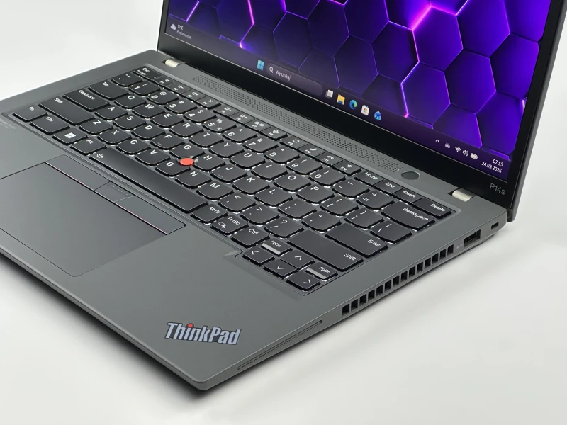 Lenovo ThinkPad P14s Gen 3 z procesorem i7-1270P, ekranem 14" i NVIDIA T550. Mobilna stacja robocza z klawiaturą US i czytnikiem linii papilarnych.