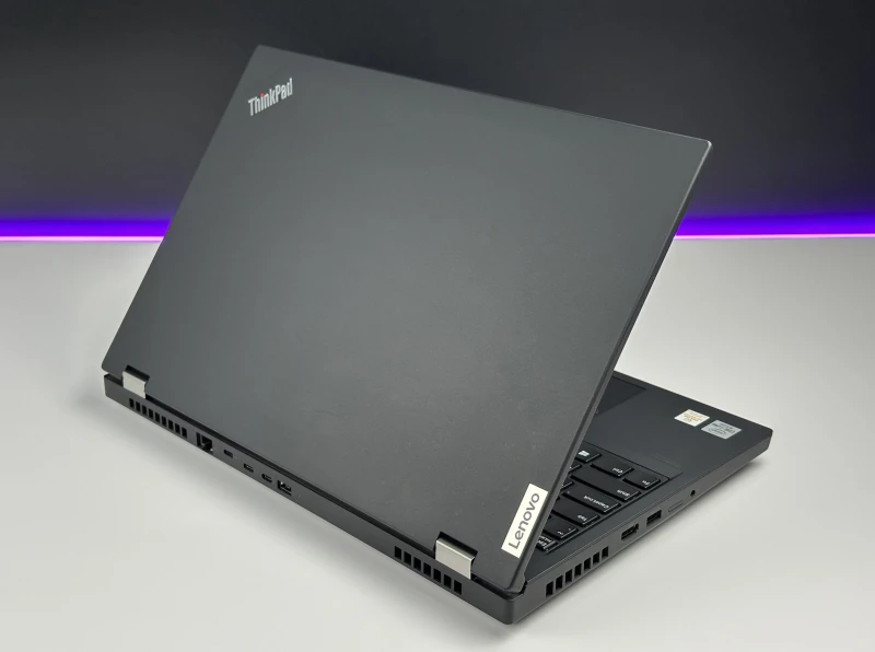 Lenovo ThinkPad P15 Gen 1 z i7-10850H, ekranem 4K UHD i Quadro RTX 3000. Stacja robocza z 4 slotami RAM i czytnikiem linii papilarnych.