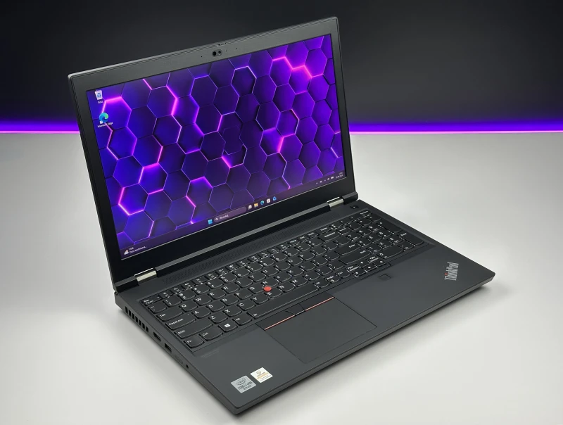 Lenovo ThinkPad P15 Gen 1 z i7-10850H, ekranem 4K UHD i Quadro RTX 3000. Stacja robocza z 4 slotami RAM i czytnikiem linii papilarnych.