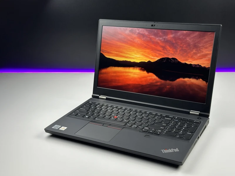 Lenovo ThinkPad P15 Gen 1 z i7-10850H, ekranem 4K UHD i Quadro RTX 3000. Stacja robocza z 4 slotami RAM i czytnikiem linii papilarnych.