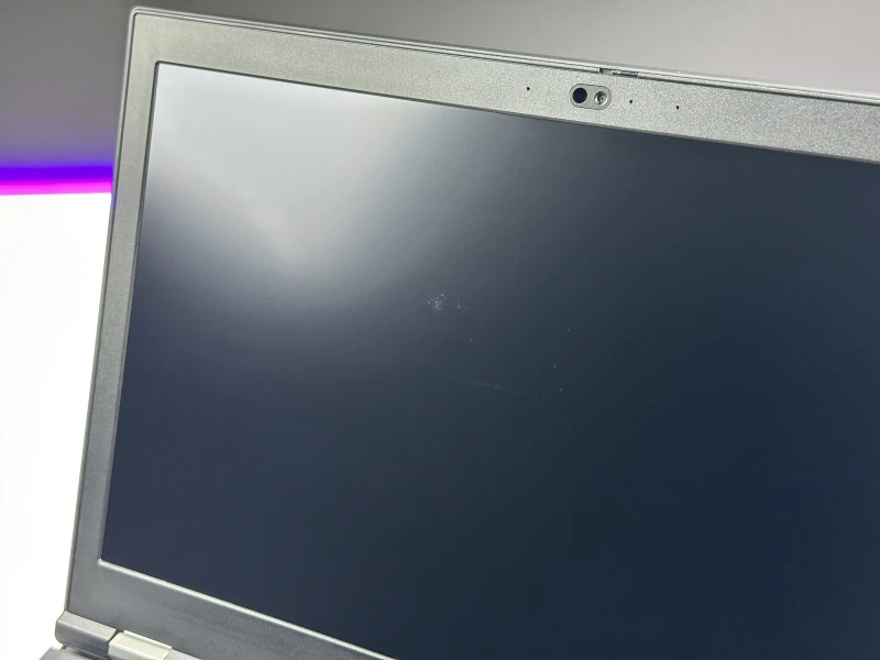 Lenovo ThinkPad P15 Gen 1 z i7-10850H, ekranem 4K UHD i Quadro RTX 3000. Stacja robocza z 4 slotami RAM i czytnikiem linii papilarnych.