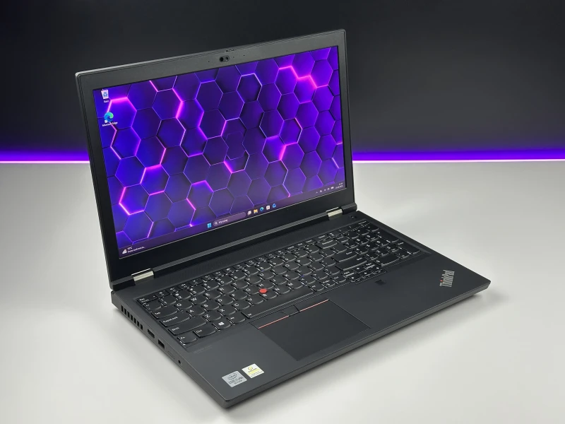Lenovo ThinkPad P15 Gen 1 z i7-10850H, ekranem 4K UHD i Quadro RTX 3000. Stacja robocza z 4 slotami RAM i czytnikiem linii papilarnych.