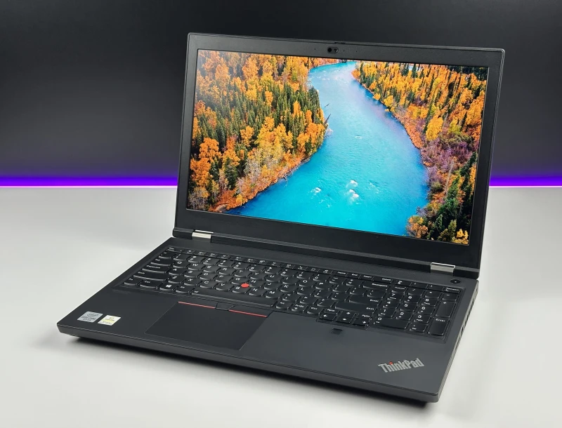 Lenovo ThinkPad P15 Gen 1 z i7-10850H, ekranem 4K UHD i Quadro RTX 3000. Stacja robocza z 4 slotami RAM i czytnikiem linii papilarnych.