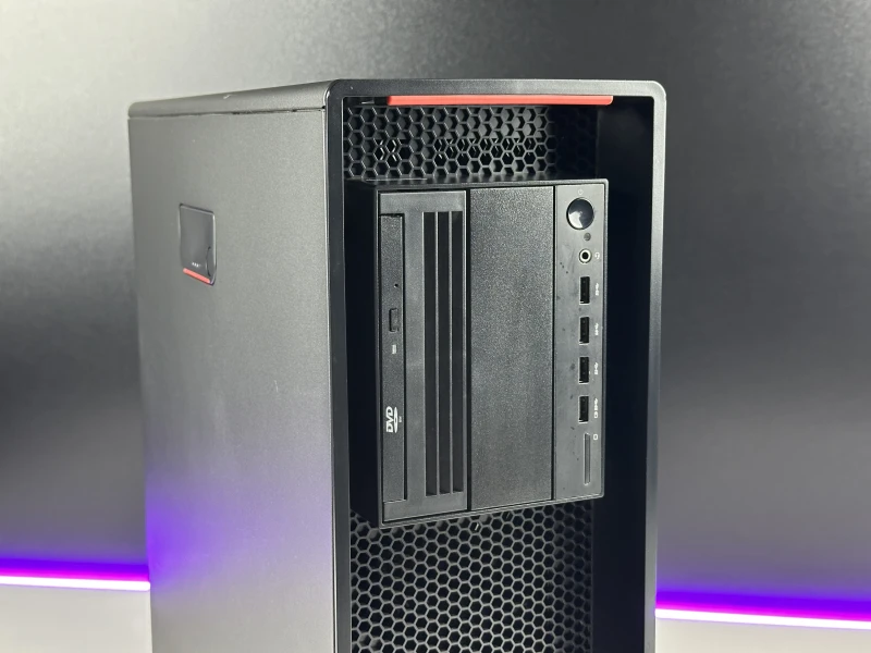 Lenovo ThinkStation P520 Tower z Xeon W-2223, 32GB RAM, SSD 512GB i Quadro P4000. Stacja robocza z dużym potencjałem rozbudowy pamięci.