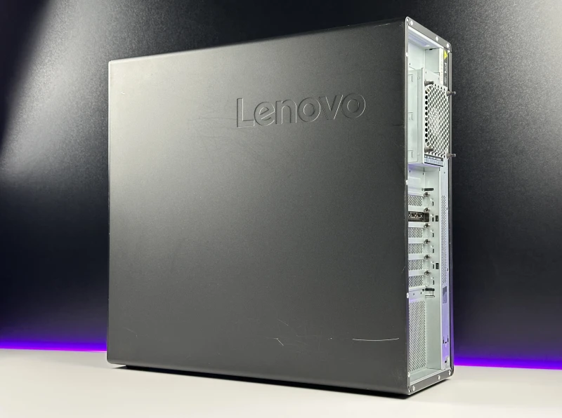 Lenovo ThinkStation P520 Tower z Xeon W-2223, 32GB RAM, SSD 512GB i Quadro P4000. Stacja robocza z dużym potencjałem rozbudowy pamięci.