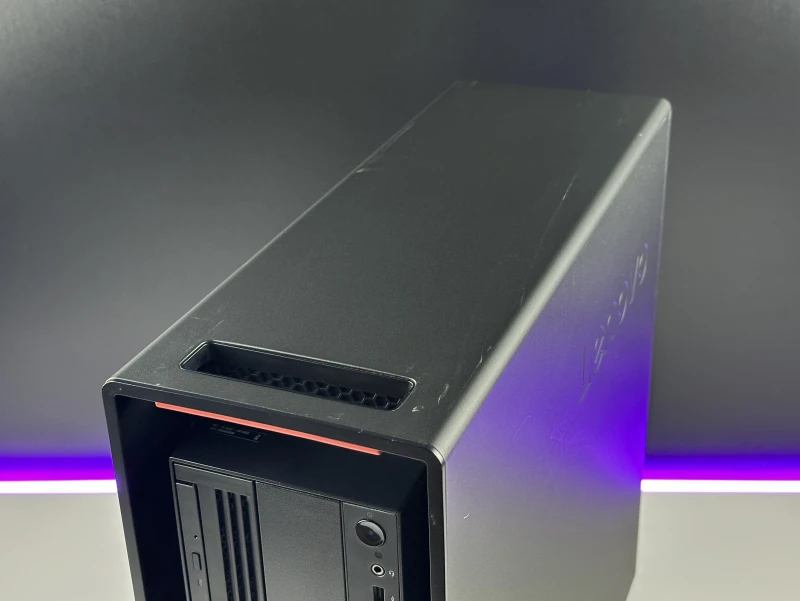 Lenovo ThinkStation P520 Tower z Xeon W-2223, 32GB RAM, SSD 512GB i Quadro P4000. Stacja robocza z dużym potencjałem rozbudowy pamięci.