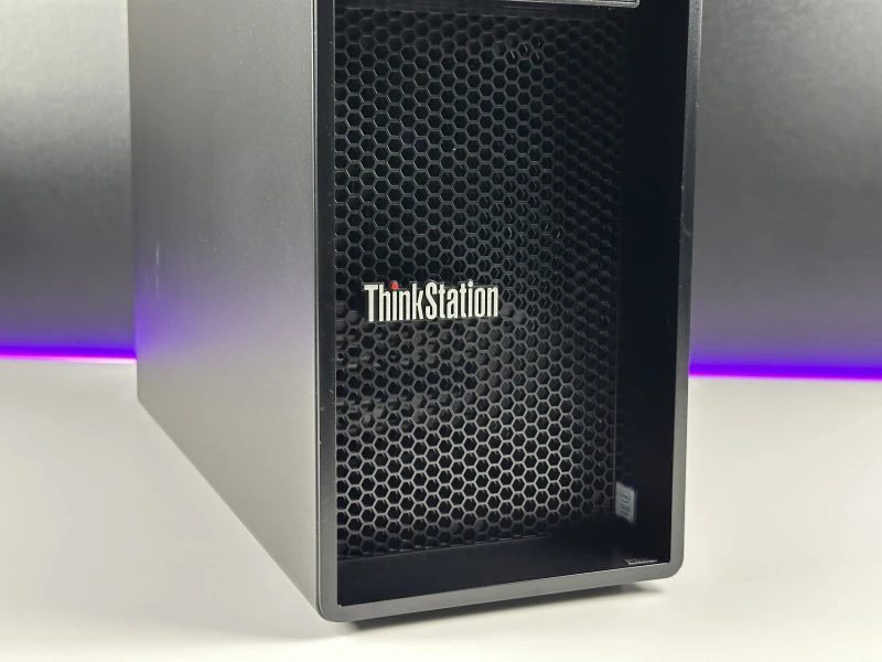 Lenovo ThinkStation P520 Tower z Xeon W-2123, 32GB RAM, SSD 512GB i Quadro P4000. Stacja robocza z dużym potencjałem rozbudowy pamięci.