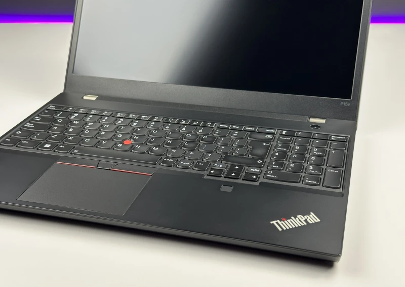 Lenovo ThinkPad P15v Gen 3 z i7-12800H, ekranem 15.6" FHD i NVIDIA T1200. Mobilna stacja robocza z pamięcią DDR5 do CAD i pracy technicznej.