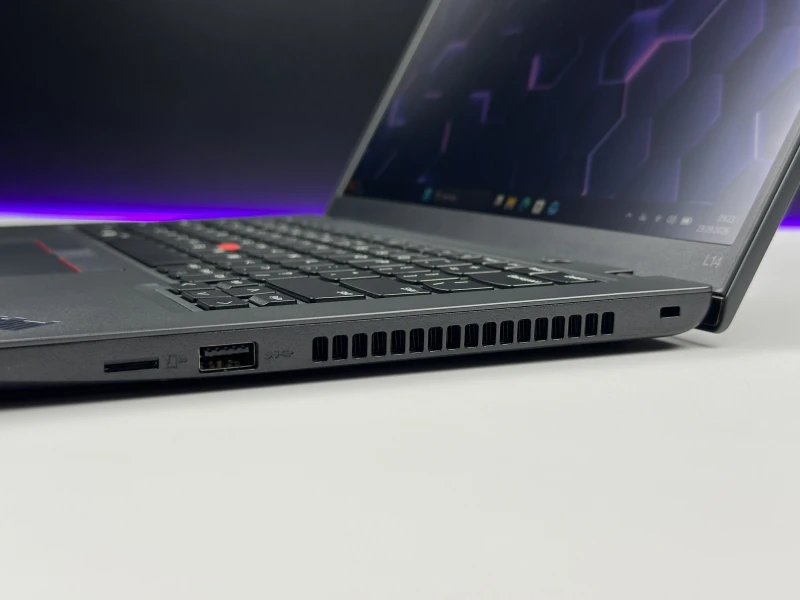 Lenovo ThinkPad L14 Gen 3 z procesorem i5-1245U, ekranem 14" FHD i Intel Iris Xe. Laptop biznesowy z klawiaturą US i czytnikiem linii papilarnych.