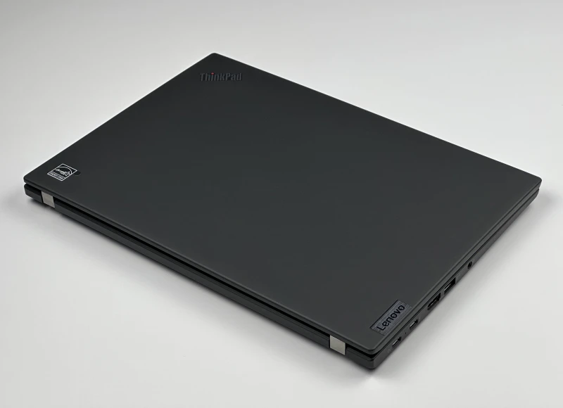 Lenovo ThinkPad X13 Gen 3 z procesorem i5-1245U, 16GB RAM i ekranem 13.3" FHD+. Ultralekki laptop z Intel Iris Xe i czytnikiem linii papilarnych.