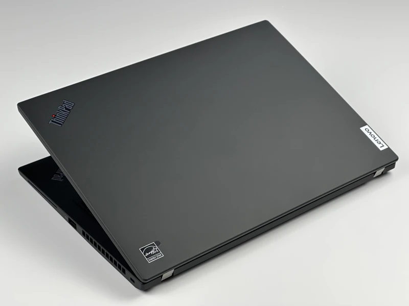 Lenovo ThinkPad X13 Gen 3 z procesorem i5-1245U, 16GB RAM i ekranem 13.3" FHD+. Ultralekki laptop z Intel Iris Xe i czytnikiem linii papilarnych.