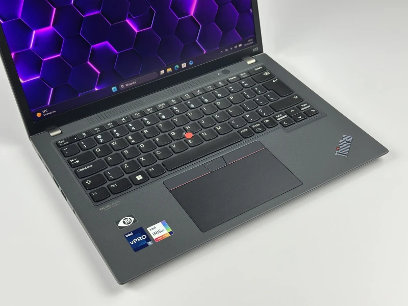 Lenovo ThinkPad X13 Gen 3 z procesorem i5-1245U, 16GB RAM i ekranem 13.3" FHD+. Ultralekki laptop z Intel Iris Xe i czytnikiem linii papilarnych.
