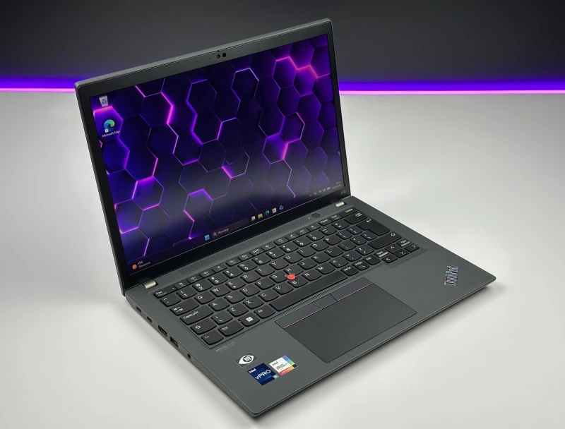 Lenovo ThinkPad X13 Gen 3 z procesorem i5-1245U, 16GB RAM i ekranem 13.3" FHD+. Ultralekki laptop z Intel Iris Xe i czytnikiem linii papilarnych.