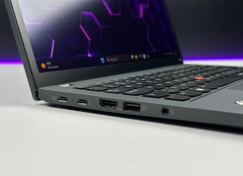 Lenovo ThinkPad X13 Gen 3 z procesorem i5-1245U, 16GB RAM i ekranem 13.3" FHD+. Ultralekki laptop z Intel Iris Xe i czytnikiem linii papilarnych.
