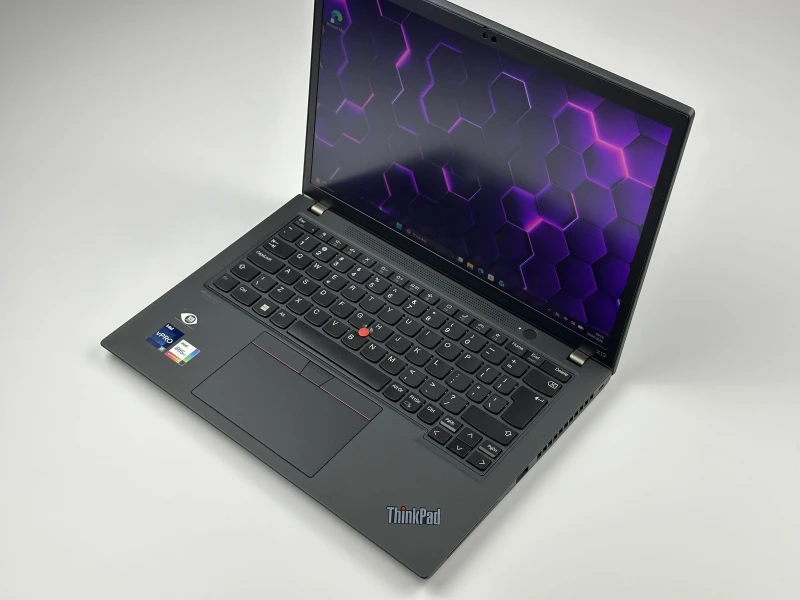 Lenovo ThinkPad X13 Gen 3 z procesorem i5-1245U, 16GB RAM i ekranem 13.3" FHD+. Ultralekki laptop z Intel Iris Xe i czytnikiem linii papilarnych.