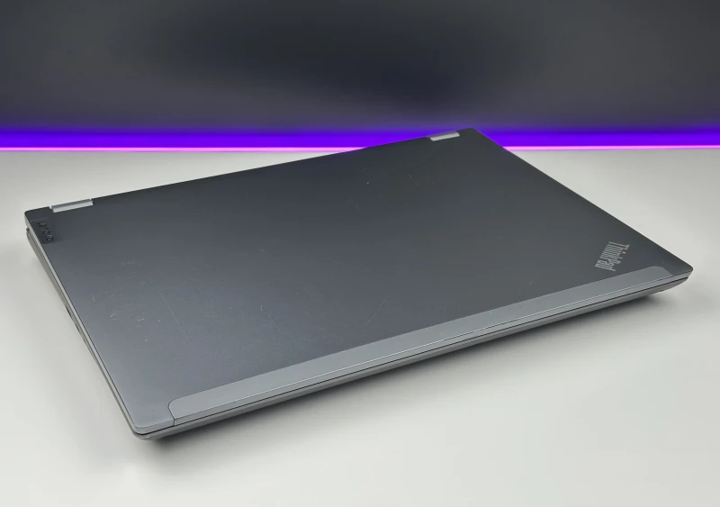 Lenovo ThinkPad P16 Gen 1 z procesorem i7-12850HX, ekranem 16" FHD+ i RTX A1000. Stacja robocza z klawiaturą US i 4 slotami RAM DDR5.