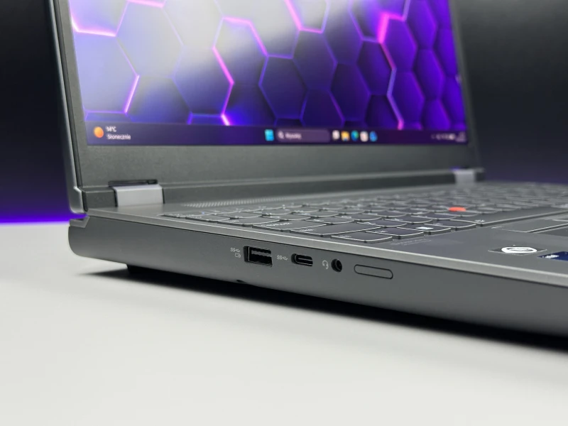 Lenovo ThinkPad P16 Gen 1 z i7-12850HX, ekranem 16" 4K UHD+ i RTX A5500. Stacja robocza z 4 slotami RAM DDR5 i czytnikiem linii papilarnych.