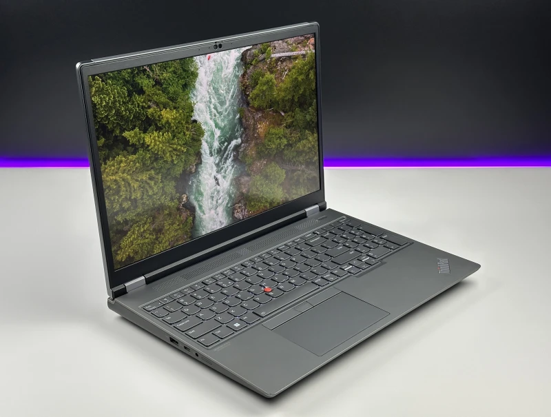 Lenovo ThinkPad P16 Gen 1 z i7-12850HX, ekranem 16" 4K UHD+ i RTX A5500. Stacja robocza z 4 slotami RAM DDR5 i czytnikiem linii papilarnych.