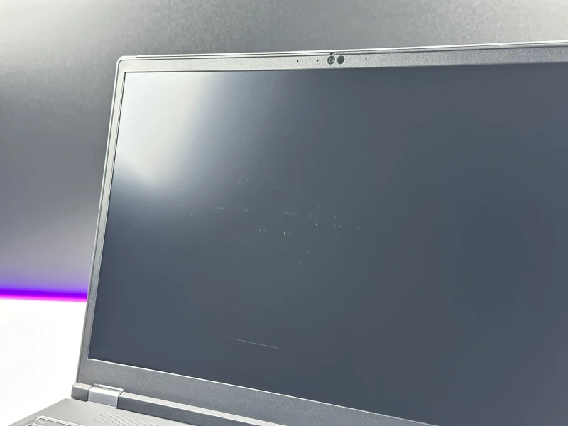 Lenovo ThinkPad P16 Gen 1 z i7-12850HX, ekranem 16" 4K UHD+ i RTX A5500. Stacja robocza z 4 slotami RAM DDR5 i czytnikiem linii papilarnych.