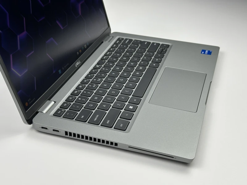 Dell Latitude 5430 - procesor i5-1235U, matryca 14" oraz modem LTE – nowoczesny laptop biznesowy z klawiaturą US, idealny do pracy.