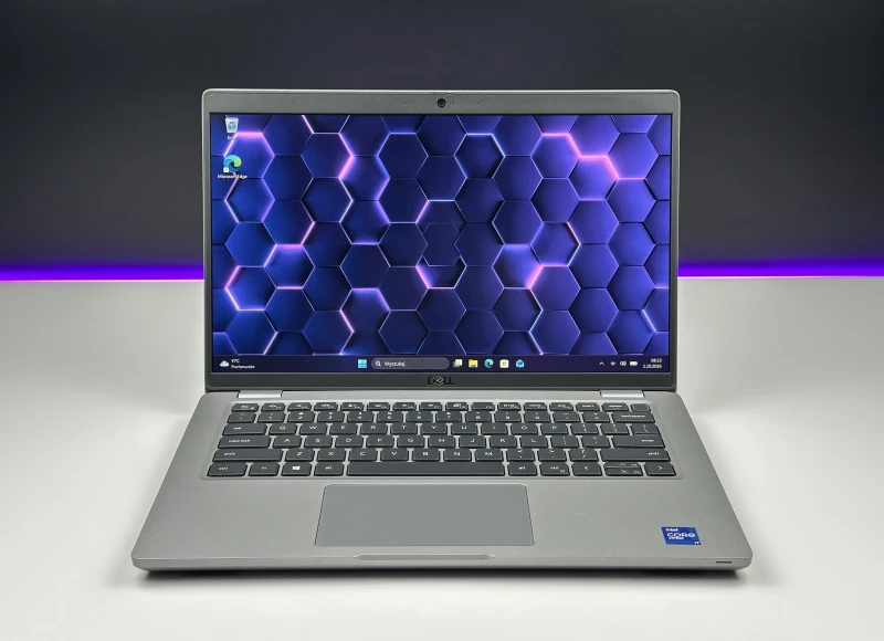 Dell Latitude 5421 z procesorem i7-11850H, ekranem 14" FHD i Intel UHD Graphics. Laptop biznesowy z czytnikiem linii papilarnych i Thunderbolt 4.