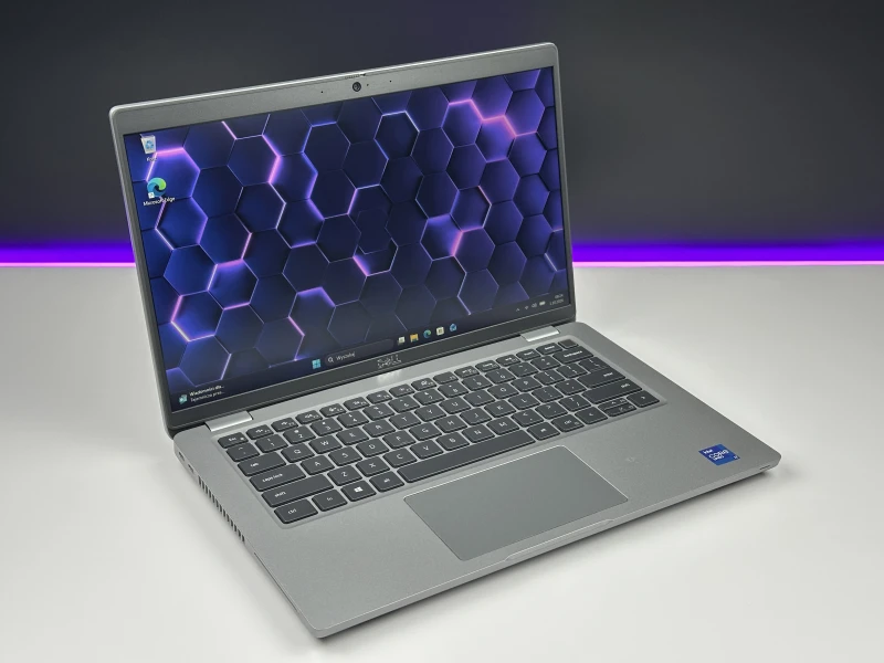 Dell Latitude 5421 z procesorem i7-11850H, ekranem 14" FHD i Intel UHD Graphics. Laptop biznesowy z czytnikiem linii papilarnych i Thunderbolt 4.