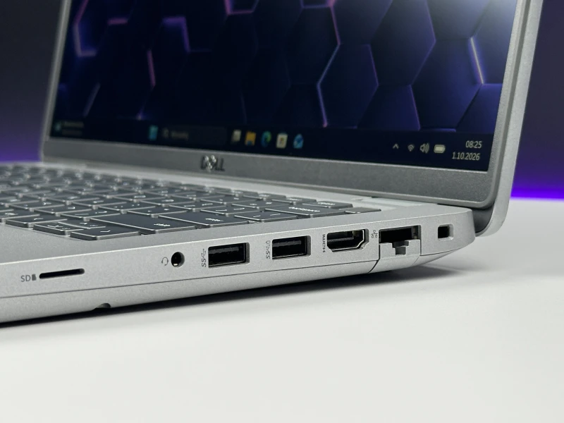 Dell Latitude 5421 z procesorem i7-11850H, ekranem 14" FHD i Intel UHD Graphics. Laptop biznesowy z czytnikiem linii papilarnych i Thunderbolt 4.