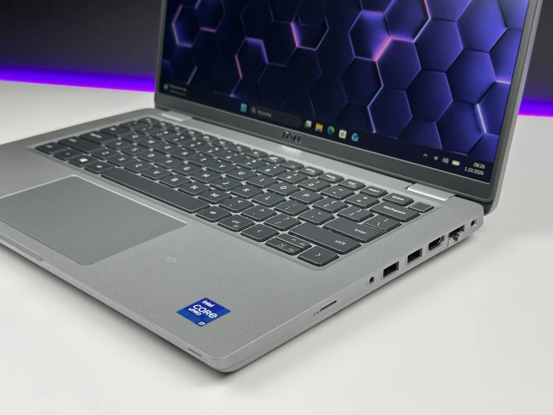 Dell Latitude 5421 z procesorem i7-11850H, ekranem 14" FHD i Intel UHD Graphics. Laptop biznesowy z czytnikiem linii papilarnych i Thunderbolt 4.