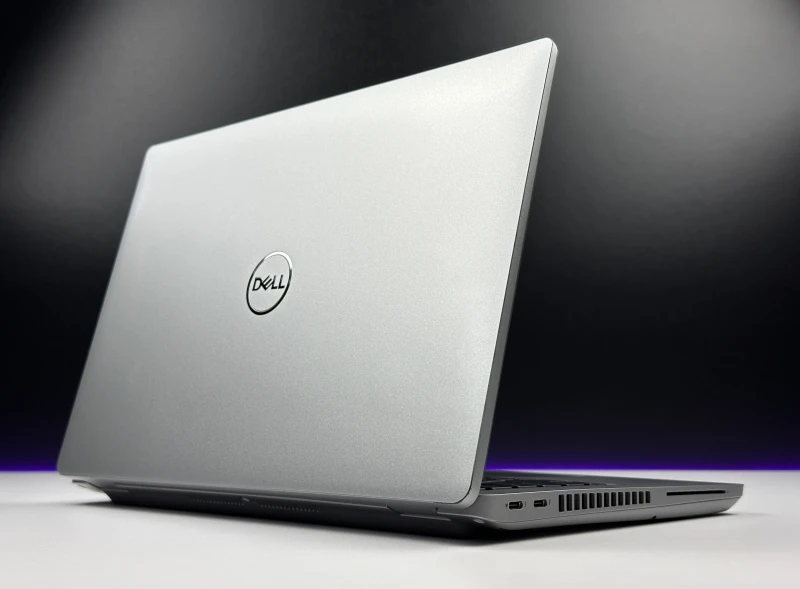 Dell Latitude 5421 z procesorem i7-11850H, ekranem 14" FHD i Intel UHD Graphics. Laptop biznesowy z czytnikiem linii papilarnych i Thunderbolt 4.