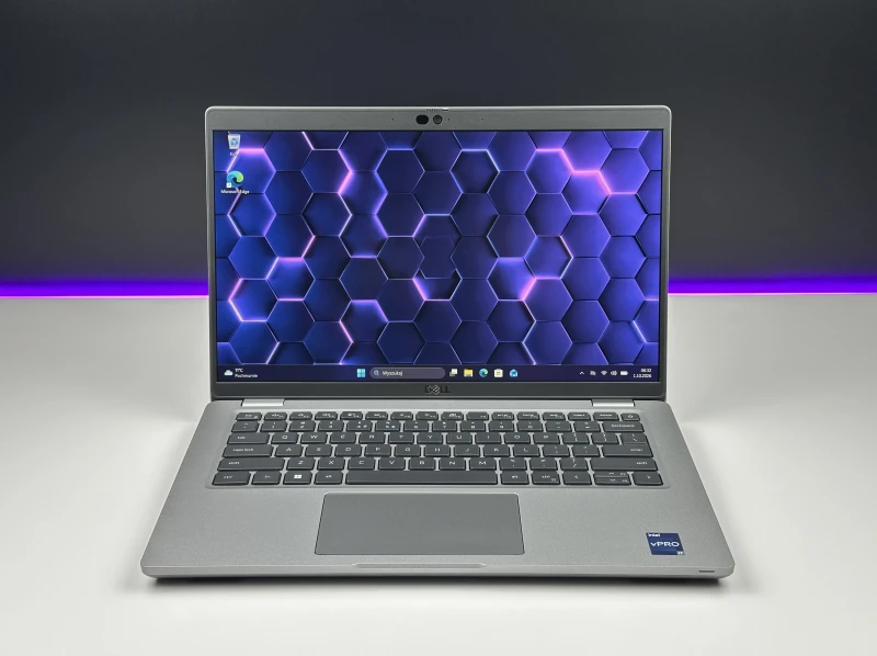 Dell Latitude 5431 z procesorem i7-1270P, pamięcią DDR5, ekranem 14" FHD i GeForce MX550. Laptop biznesowy z klawiaturą US i Thunderbolt 4.