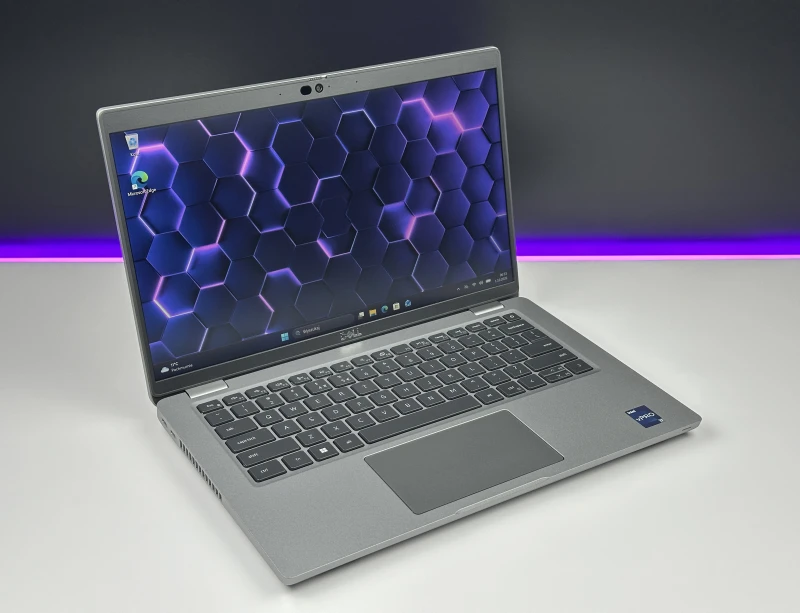 Dell Latitude 5431 z procesorem i7-1270P, pamięcią DDR5, ekranem 14" FHD i GeForce MX550. Laptop biznesowy z klawiaturą US i Thunderbolt 4.