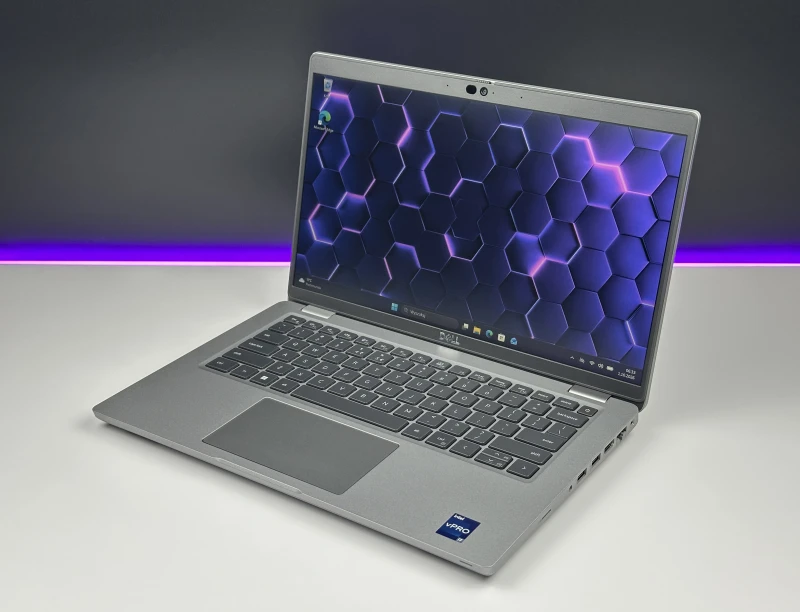 Dell Latitude 5431 z procesorem i7-1270P, pamięcią DDR5, ekranem 14" FHD i GeForce MX550. Laptop biznesowy z klawiaturą US i Thunderbolt 4.