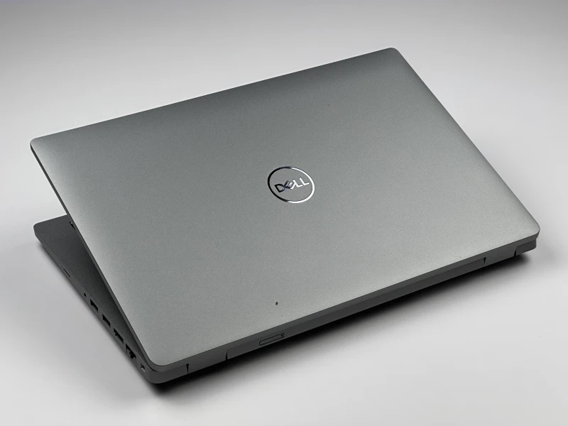Dell Latitude 5431 z procesorem i7-1270P, pamięcią DDR5, ekranem 14" FHD i GeForce MX550. Laptop biznesowy z klawiaturą US i Thunderbolt 4.