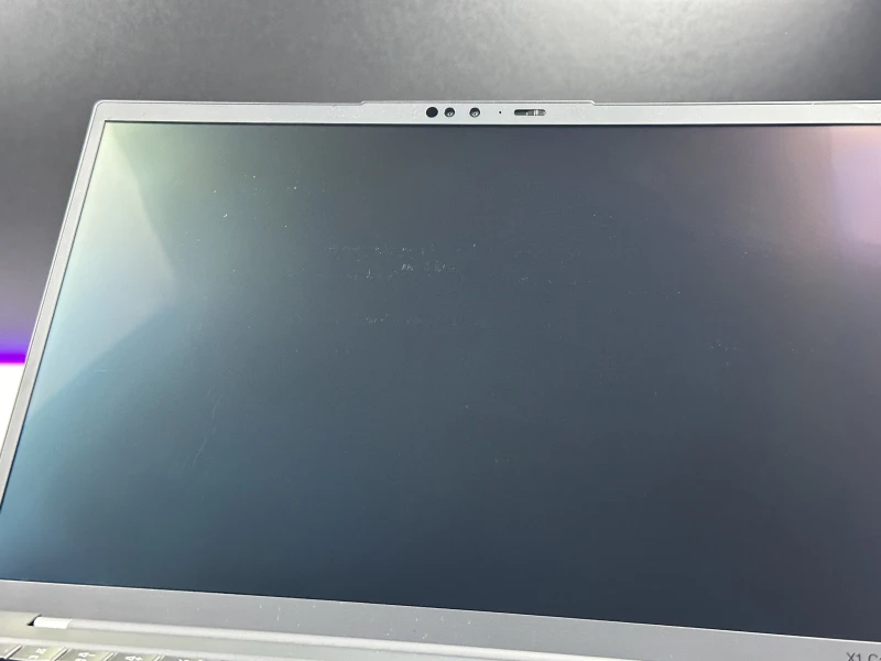 Lenovo ThinkPad X1 Carbon Gen 11 z i7-1355U, 32GB RAM i ekranem 14" OLED 2.8K. Ultralekki laptop biznesowy z Intel Iris Xe, modemem LTE.